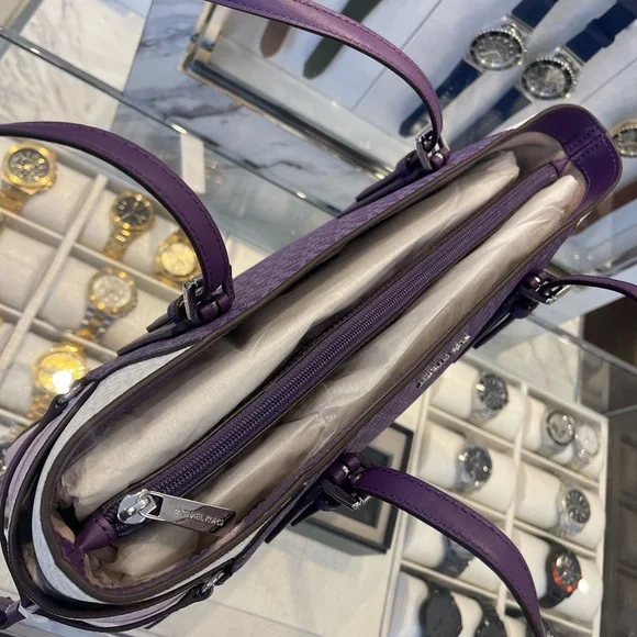 MICHAEL KORS Voyager Large Color-Block Signature Logo Shoulder Tote
Dark Purple - Picture 11 of 16